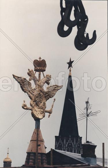 Орёл, звезда, кран и антенна