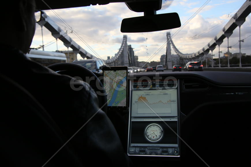 Первое в России электротакси. Электромобиль Tesla. Первый раз в Тесле