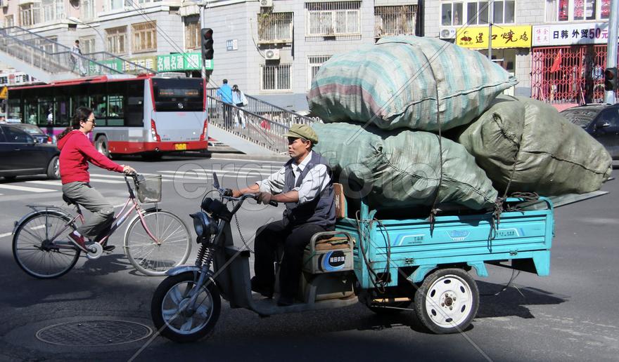 Пекин. Сентябрь 2015. Трёхколёсный мотоцикл.