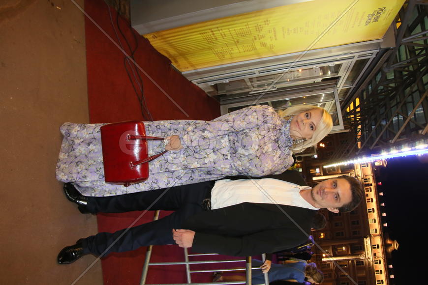 Премьера мюзикла "Поющие под дождем"