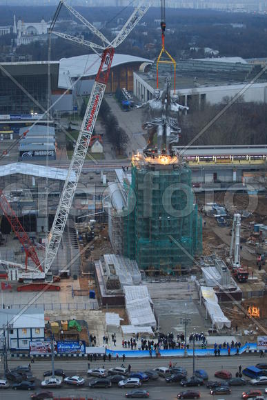 Реставрация статуи "Рабочий и колхозница"