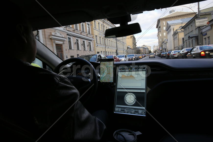 Первая в России электрозарядка. Электромобиль Tesla.