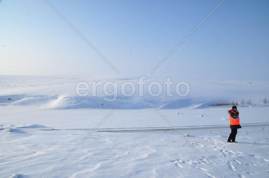 Тундра. Остатки цементного завода бывшей колонии. Ямало-ненецкий  автономный округ. Город Салехард, 