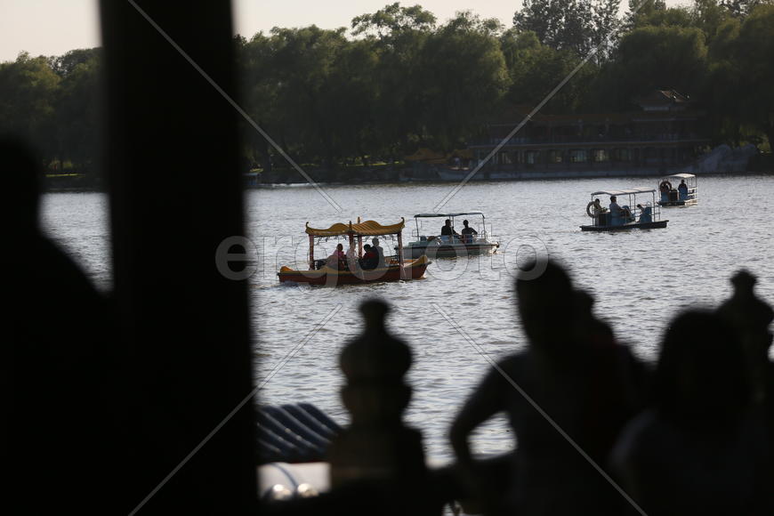 Пекин.  Летний императорский дворец.
