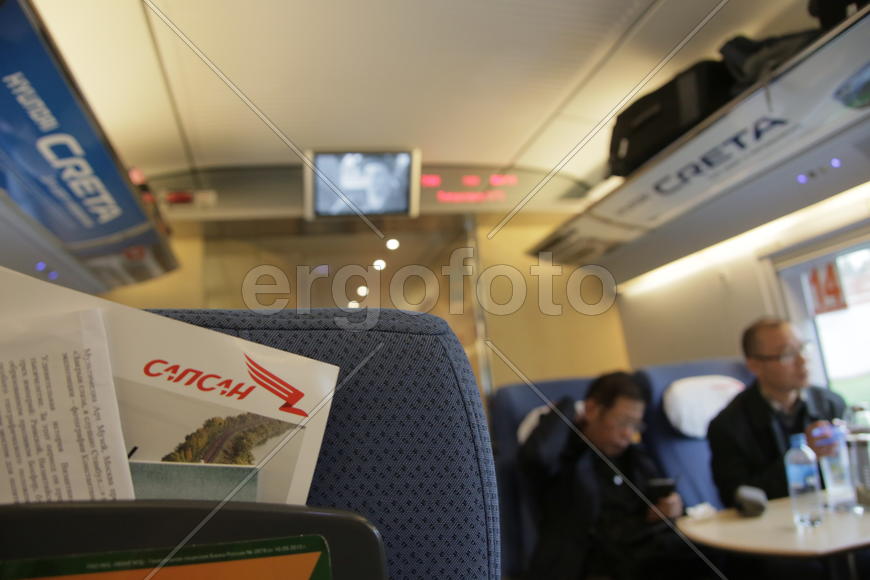 Пассажиры скоростного поезда  Сапсан. Санкт-Петербруг