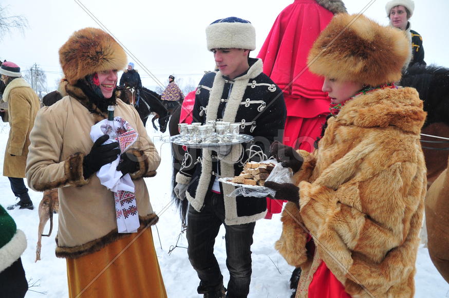 Реконструкция конной охоты с тремя борзыми и одной гончей в клубе Аванпост. фйото Сергей Шахиджанян 