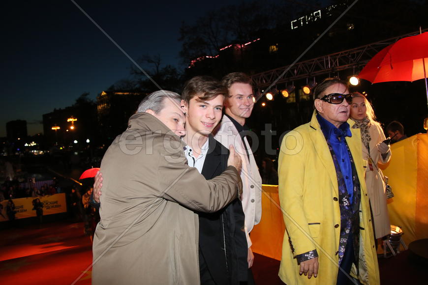 Премьера мюзикла "Поющие под дождем"