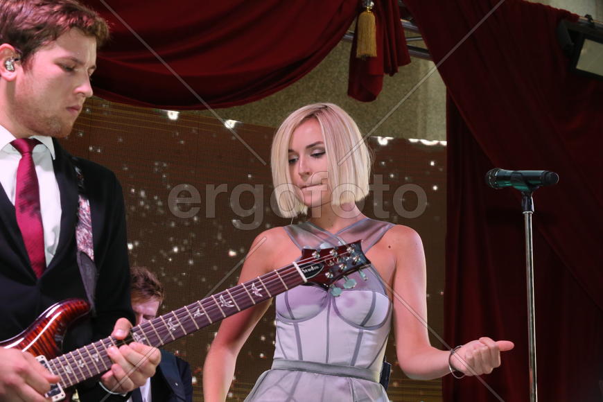 Певица Полина Гагарина на концерте в Кунцево-плаза