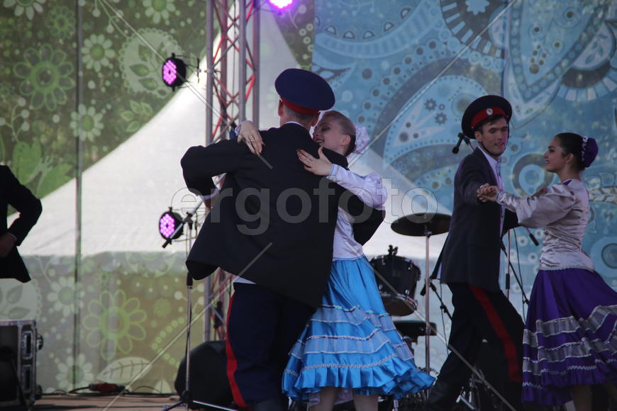 Ростовская область, Шолоховский район, станица Вёшенская, казачий ансамбль танца "Донское сияние"