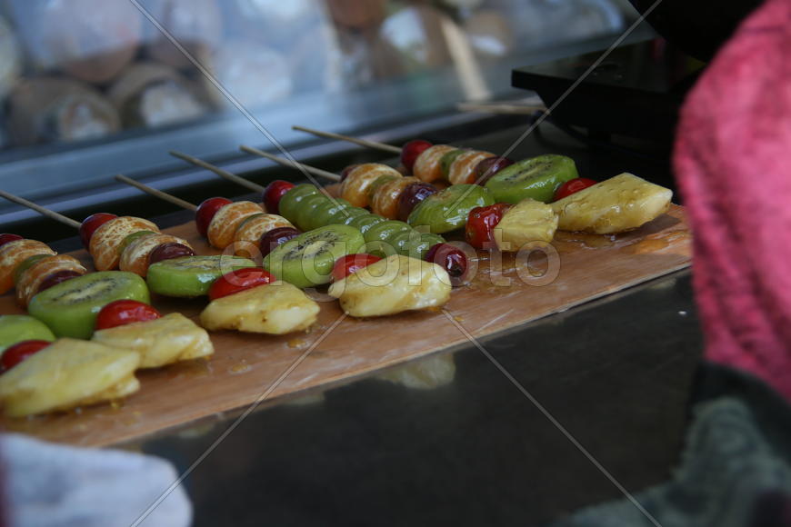 Фруктовый шашлык.