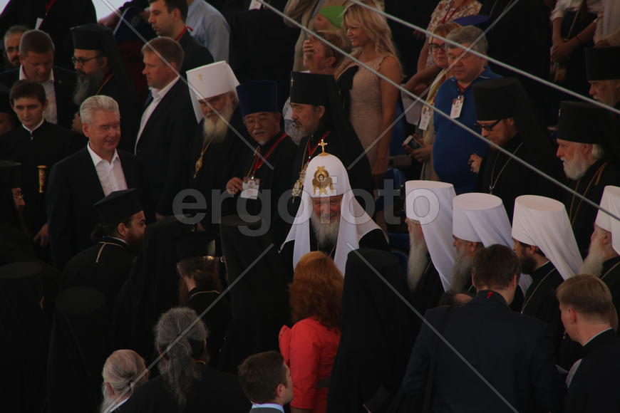 Представители различных религий