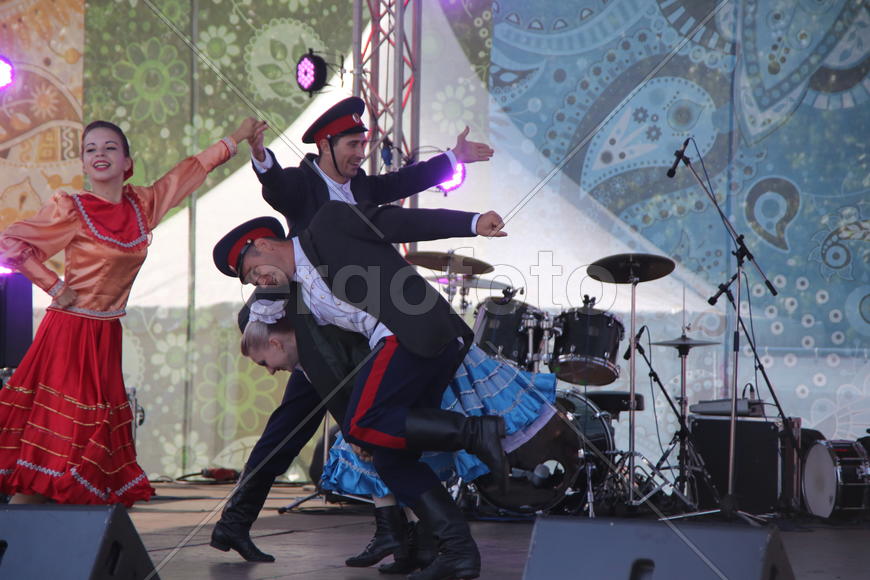 Ростовская область, Шолоховский район, станица Вёшенская, казачий ансамбль танца "Донское сияние"