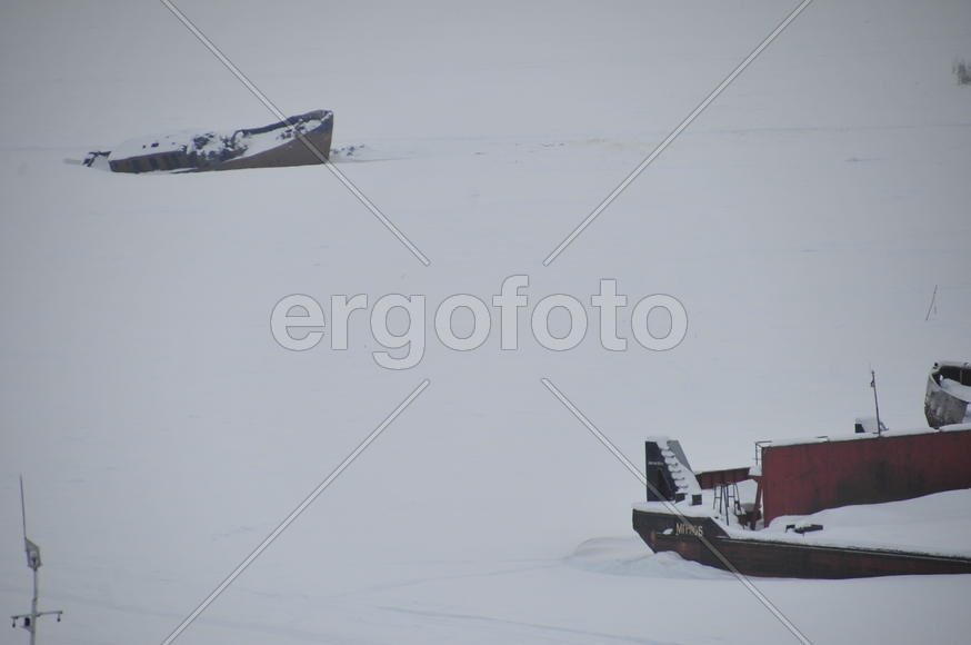 ¬иды на реку ќбь и порт. ямало-ненецкий  автономный округ. √ород —алехард, поселок Ћабытнанги. фото 