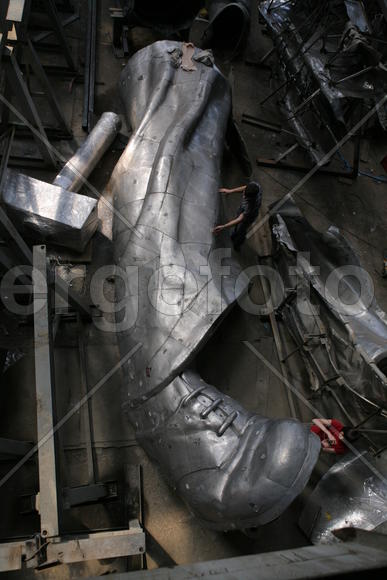 Реставрация статуи "Рабочий и колхозница"