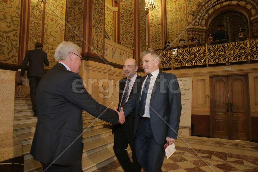 Коллекционер Алексей Егоров на выставке "К пользе и славе России" в ГИМ.