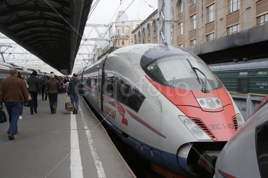 Скоростной поезд Сапсан. Санкт-Петербруг