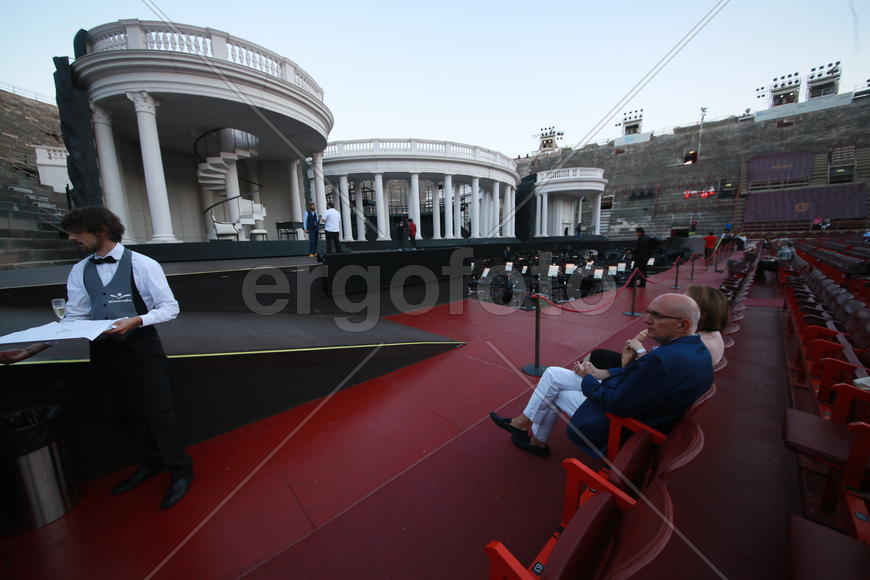 Арена ди Верона, опера под открытым небом