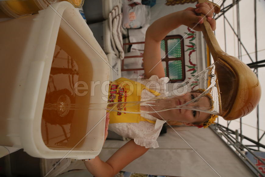 Всероссийская ярмарка меда в Коломенском