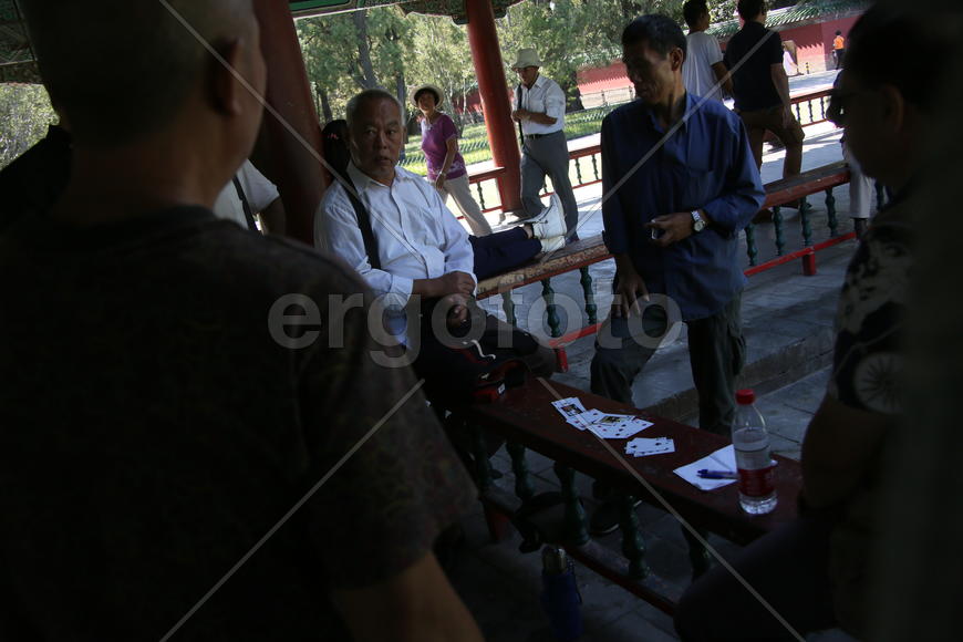 Пекин. Игры в карты