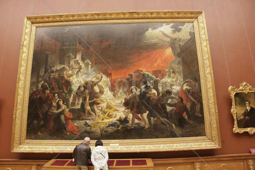 Посетители в залах. Русский музей. Санкт-Петербруг