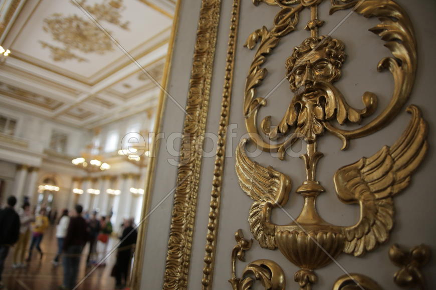 Туристы в музее Эрмитаж. Санкт-Петербруг