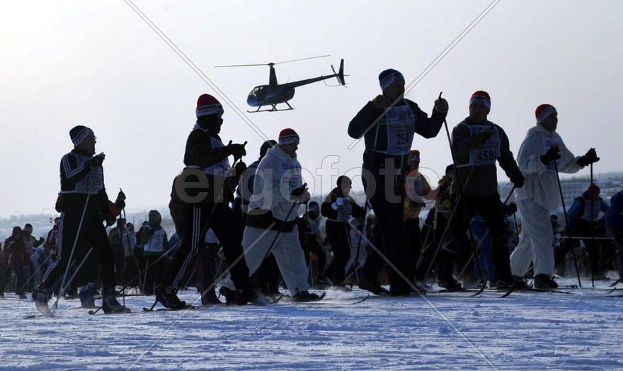 Лыжная гонка Лыжня-России-2012 в подмосковной Яхроме. фото Сергей Шахиджанян 12 февраля 2012 года. 