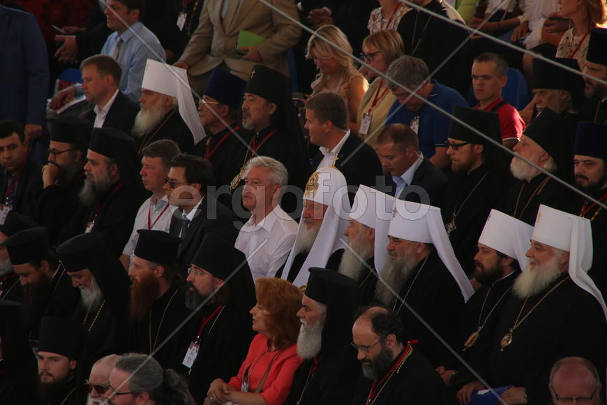 Представители различных религий