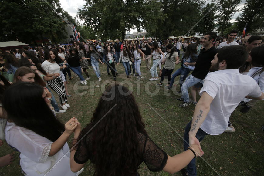 Праздник "Абрикос" в парке Музеон, 10 июля 2016 года. 