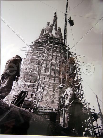 Строительство памятника "Рабочий и колхозница", 1937 год