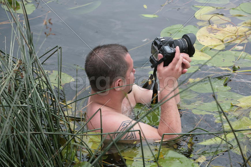 Мужчина с фотоаппаратом