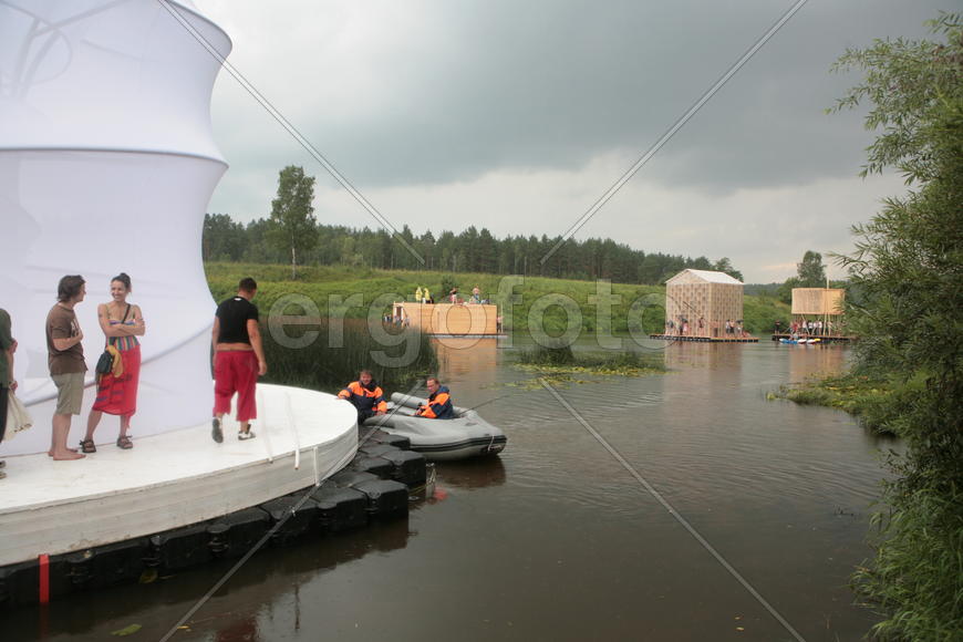 Фестиваль, плот