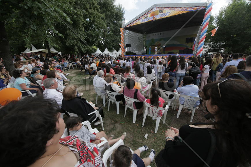 Праздник "Абрикос" в парке Музеон, 10 июля 2016 года. 