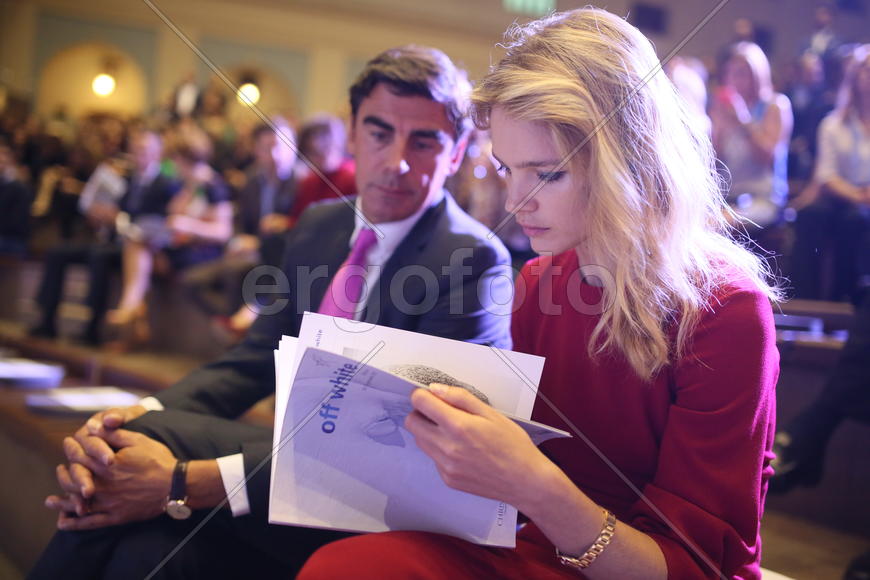 Наталия Водянова на благотвортиельном аукционе на арт-ярмарке Cosmoscow 