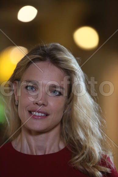 Наталия Водянова на благотвортиельном аукционе на арт-ярмарке Cosmoscow 