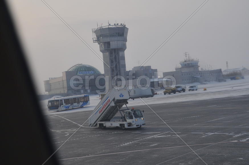 Аэропорт Салехард. Ямало-ненецкий  автономный округ. Город Салехард, поселок Лабытнанги. фото Сергей