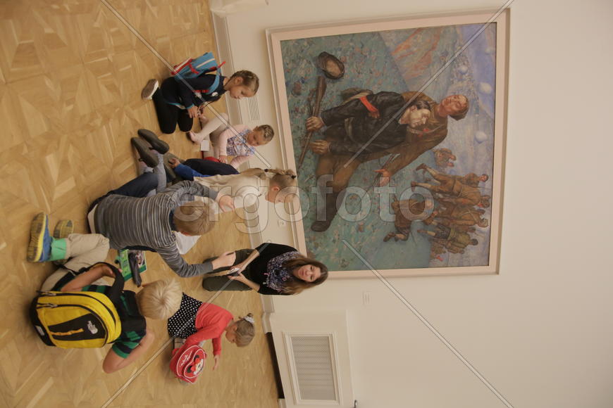 Маленткие посетители в залах. Русский музей. Санкт-Петербруг