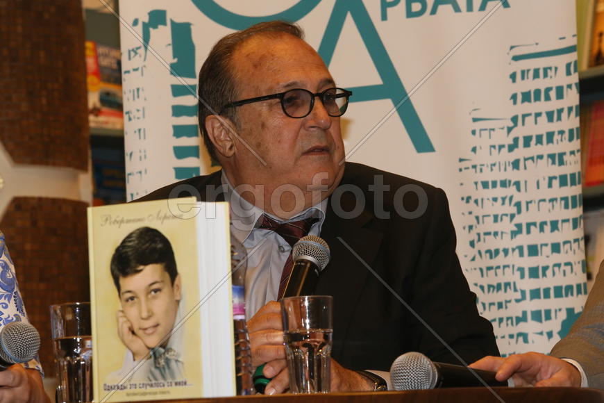 Робертино Лорети Итальянский певец Робертино Лоретти  во время презентации автобиографической книги 