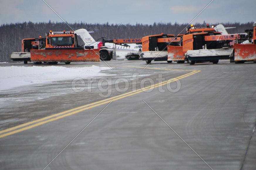 Уборка снега в аэропорту Домодедово 5
