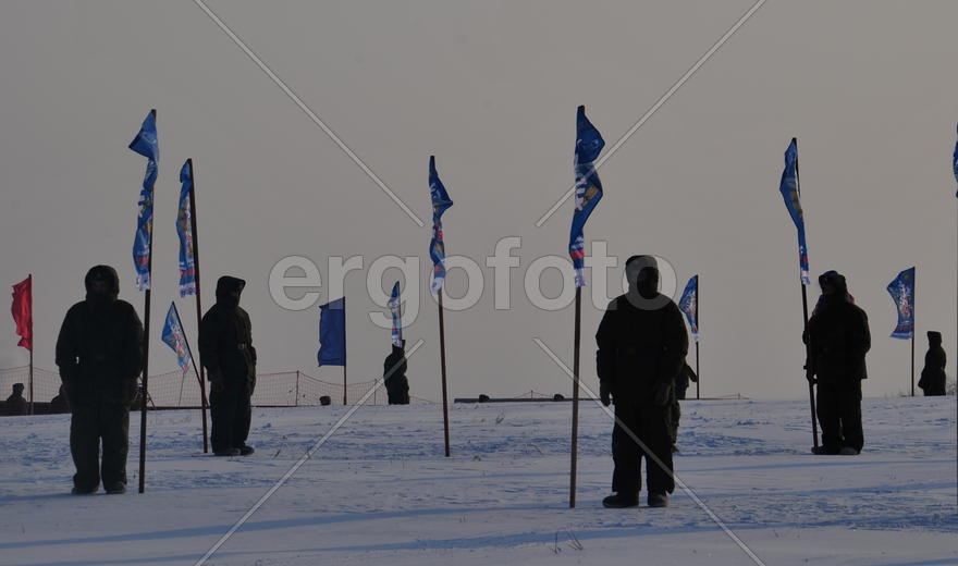 Солдаты на морозе во время лыжной гонки Лыжня России 2012. фото Сергей Шахиджанян. 12 февраля 2012. 