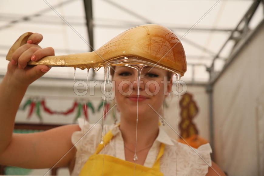 Всероссийская ярмарка меда в Коломенском