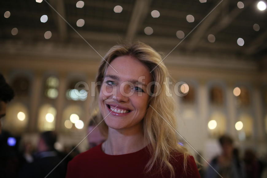 Наталия Водянова на благотвортиельном аукционе на арт-ярмарке Cosmoscow 