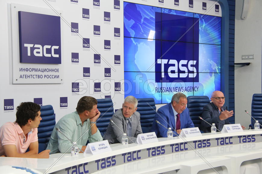 Игорь Куницын, Евгений Кафельников,  Алексей Селиваненко,  Шамиль Тарпищев, Яков Шатхин