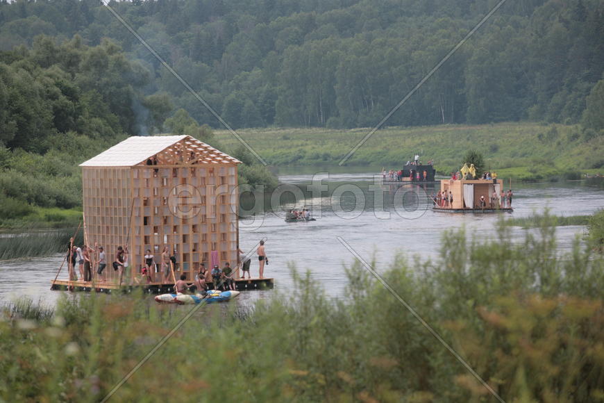 Домик на реке