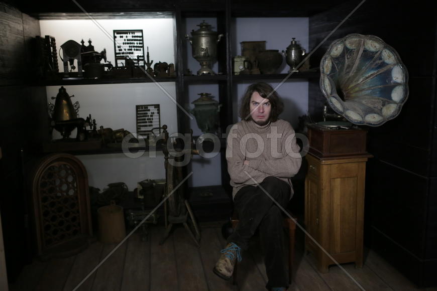 Художник и антиквар Ираклий Месхия