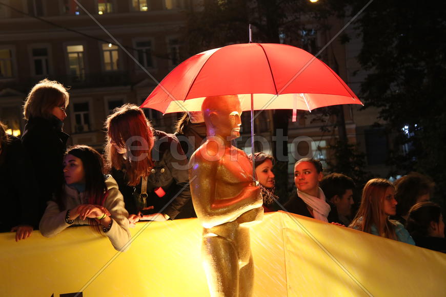 Премьера мюзикла "Поющие под дождем"