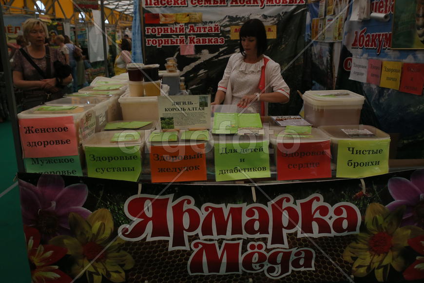 Всероссийская ярмарка меда в Коломенском