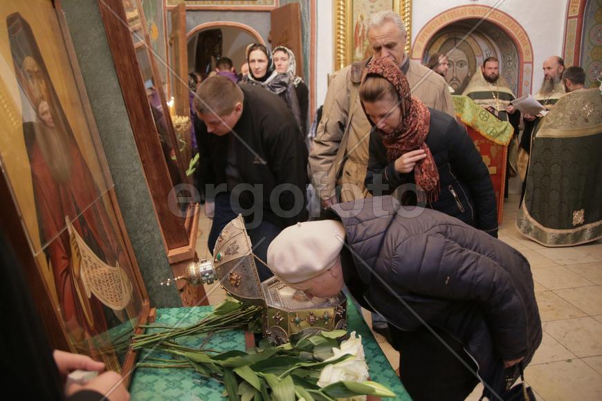 Мощи  русского святого, преподобного Силуана Афонского в в храме Великомученика Никиты 