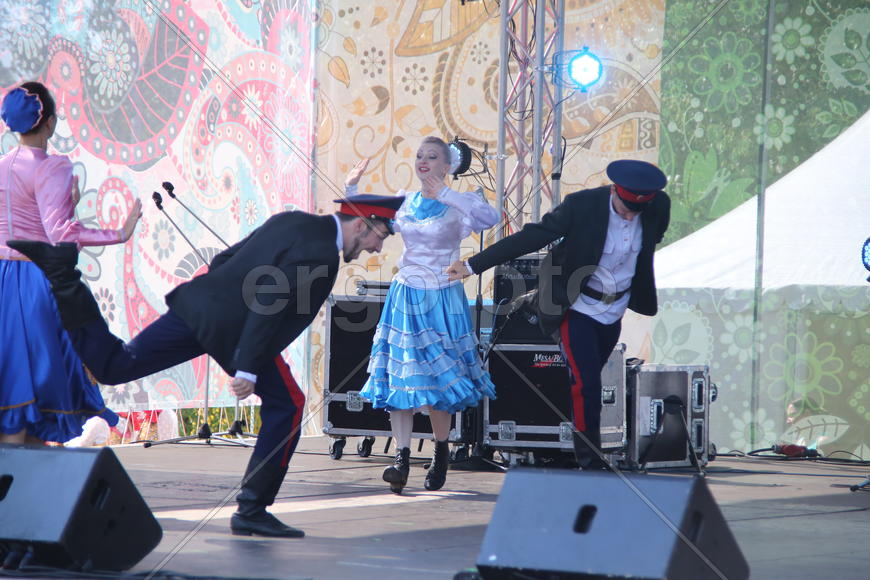 Ростовская область, Шолоховский район, станица Вёшенская, казачий ансамбль танца "Донское сияние"