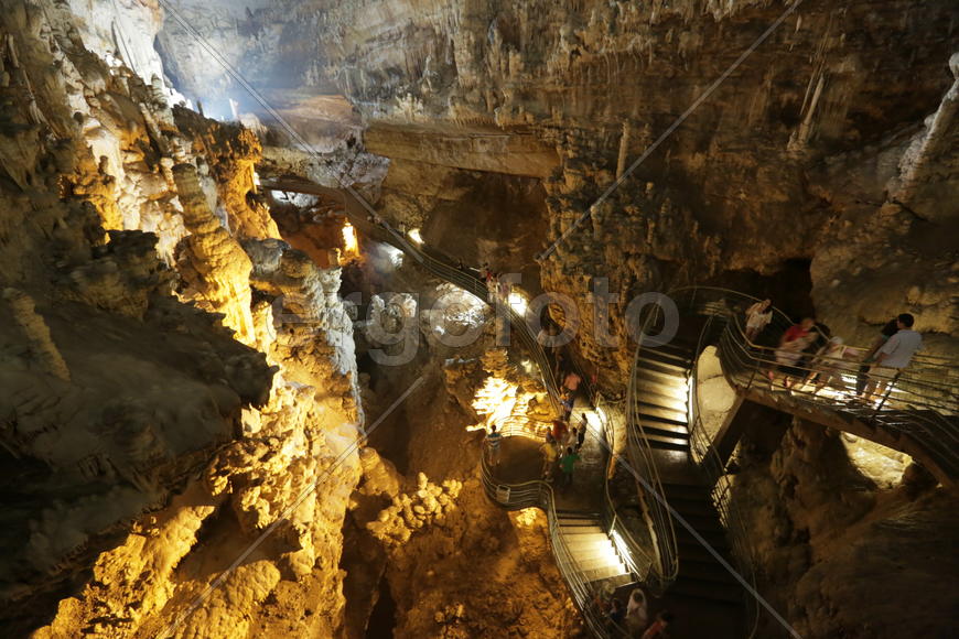 Ливан. Подземная пещера 