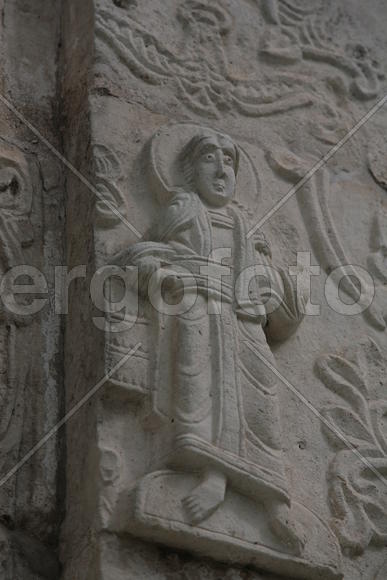 Юрьев-Польский, Владимирская область, 
Георгиевская церковь, построена в середине 13 века. Стены ук